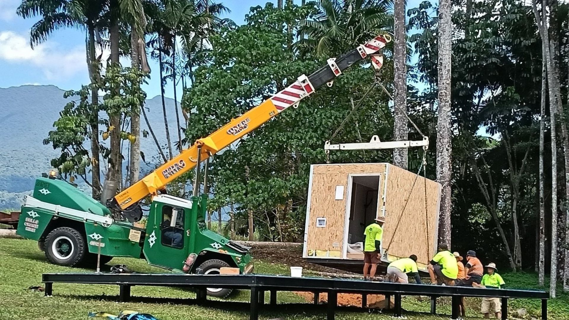 “Modern Modular Home Being Craned Into Place (1)